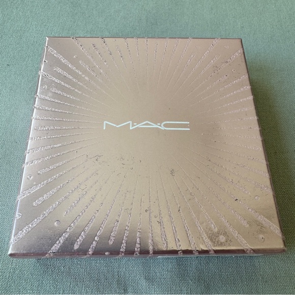 MAC Cosmetics Extra Dimension Skin Finish Highlighter - Picture 7 of 12